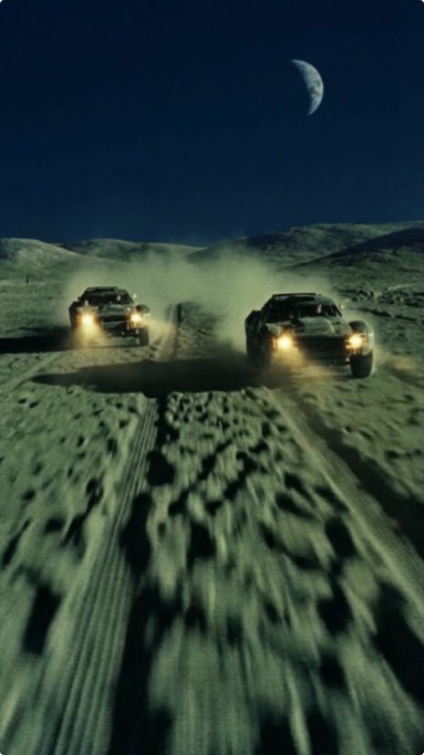 Гоночные машины на пустынной трассе — создано с Nano Banana